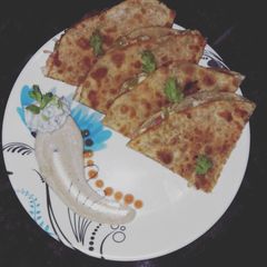 A picture of Roti sandwich.