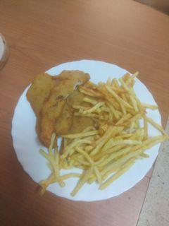 Una foto de Chickens and chips a mí estilo