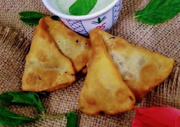 Recipe of Super Quick Homemade Fried potatoes and chicken samosa