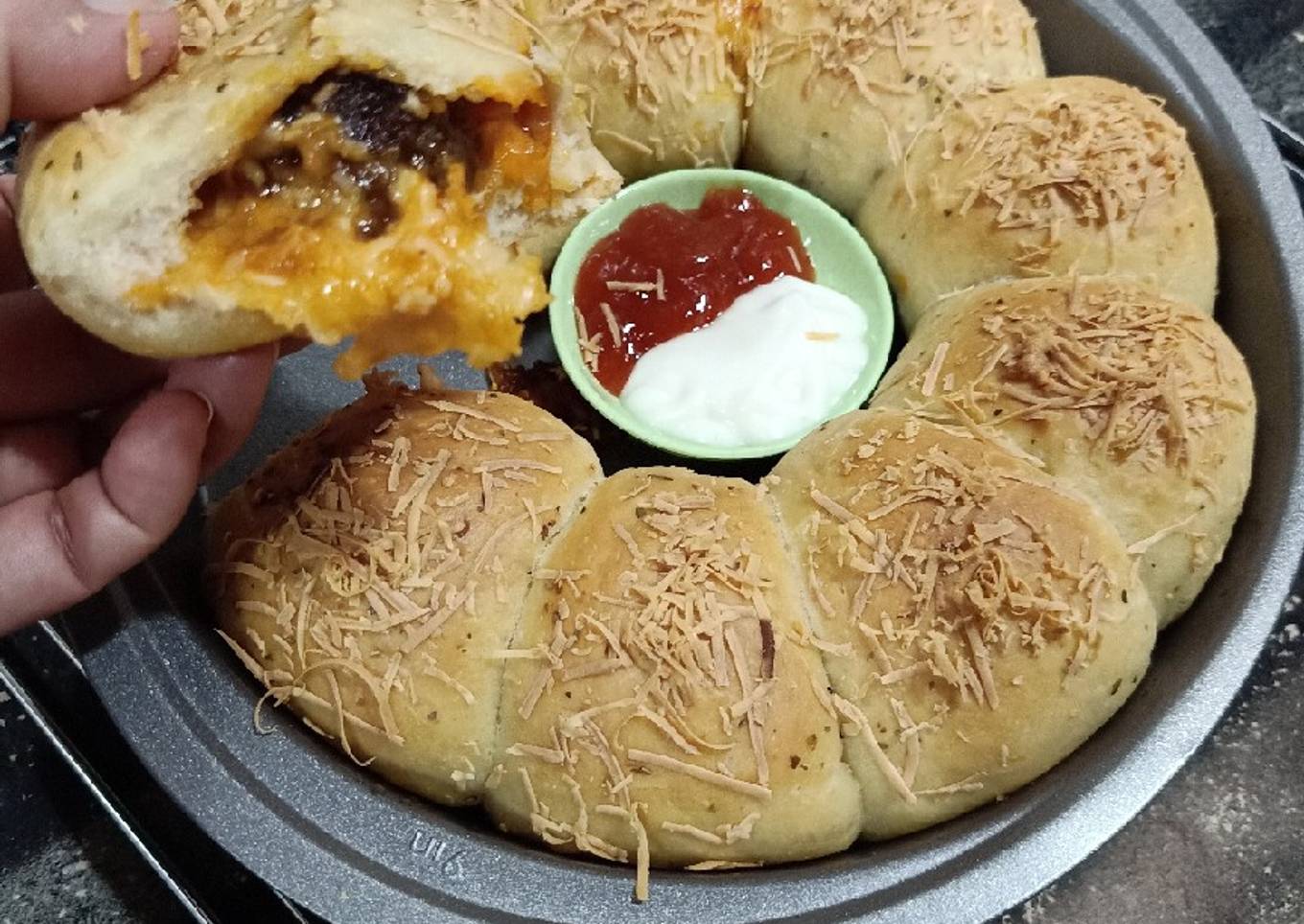 Cheesy Meatball Pizza Ring