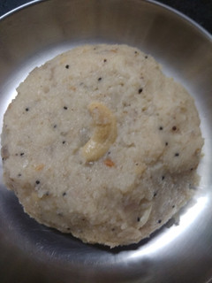 ઉપમા(Upma Recipe in Gujarati) રેસીપી મુખ્ય ફોટો