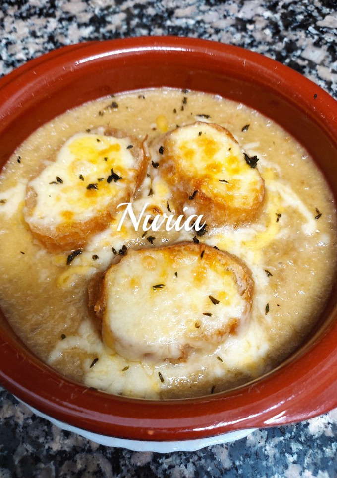 Una foto de Sopa de cebolla y tomillo