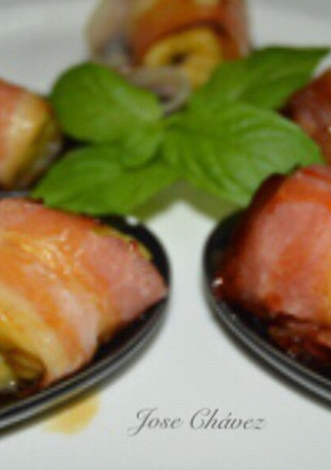 Una foto de Pincho canario de plátano, bacon y miel
