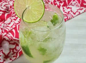 Una foto de 🍹🍋‍🟩 Caipirinha 🍋‍🟩🍹