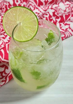 Una foto de 🍹🍋‍🟩 Caipirinha 🍋‍🟩🍹