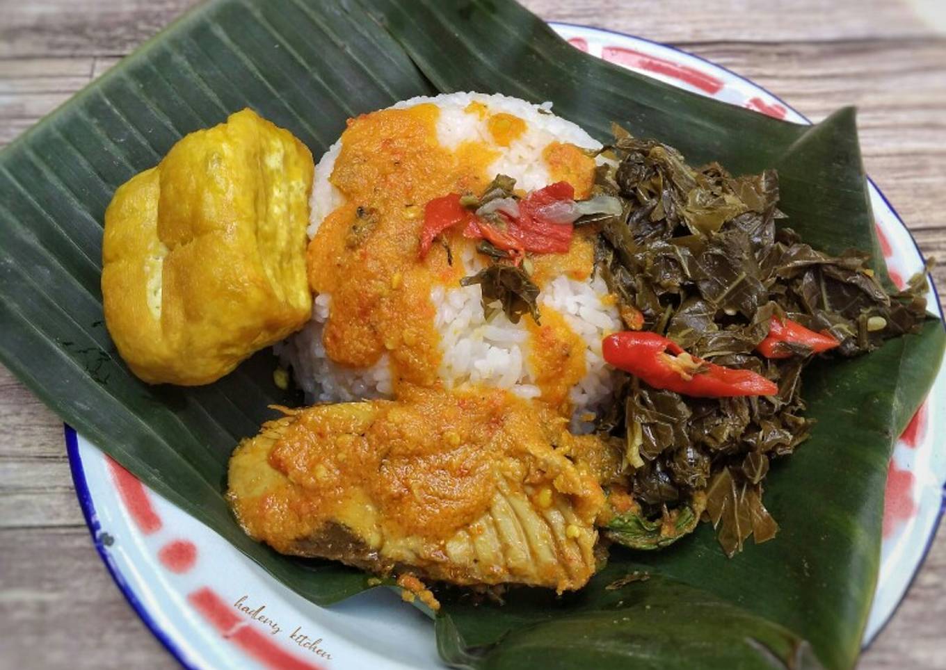 Nasi Campur khas Manado : tongkol woku belanga + sayur garo