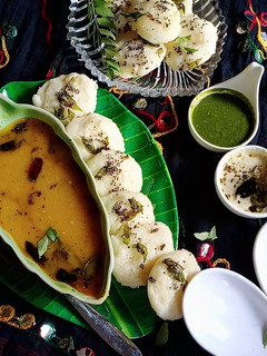 इडली (idli recipe in Hindi) रेसिपी मुख्य फोटो