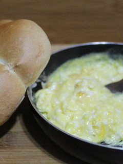 Una foto de Huevos con queso 🍳