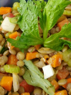 Una foto de Ensalada de lentejas con papaya