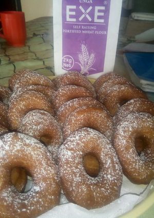 A picture of Christmas doughnuts.