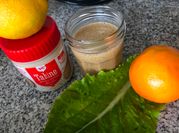 Una foto de aliño tahini