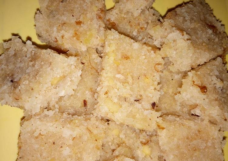 Coconut barfi.... (नारळाची वडी)