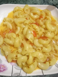 A picture of Macaroni.