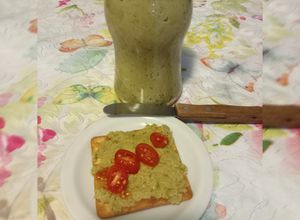 Una foto de Hummus de arvejas