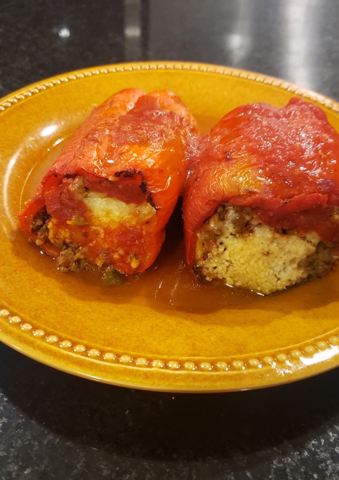 Una foto de Locotes 🌶🌶 rellenos en salsa de tomate 🍅🍅