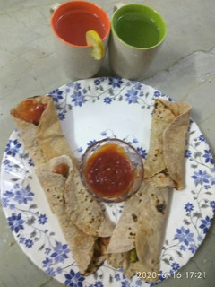 A picture of Chatpati roti sauce with Lemon juice.