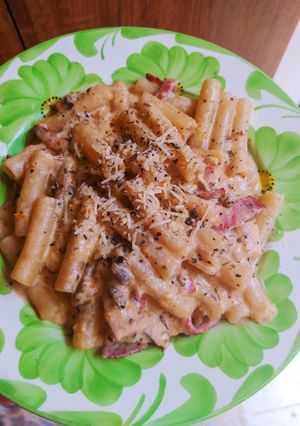 Una foto de Pasta Alfredo-No convencional con tocineta y champiñones