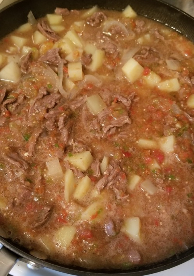 Una foto de Carne con chile y papas de mi abuelita (fácil y delicioso)