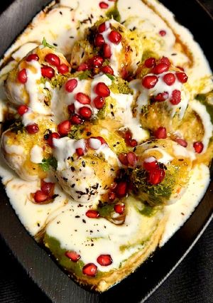 A picture of Dahi Bhalla.