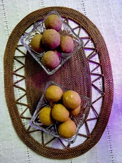 बेसन के लड्डू (Besan ke laddu recipe in hindi) रेसिपी मुख्य फोटो