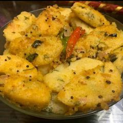 A picture of Fry masala idli.