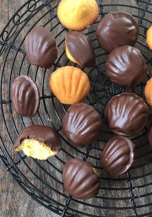 Hình của món Orange madeleines.
