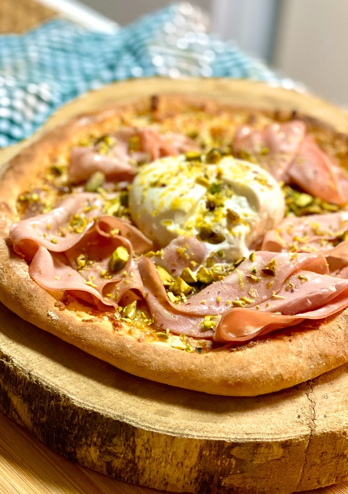 Una foto de Pizza casera con prefermento