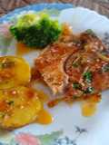 Atún fresco con tomate