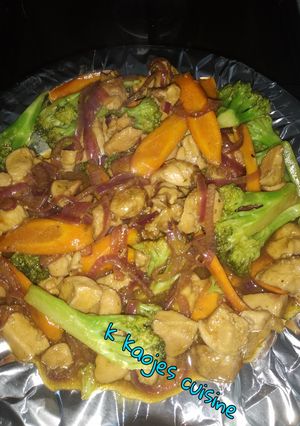A picture of Honey garlic chicken stir fry:.