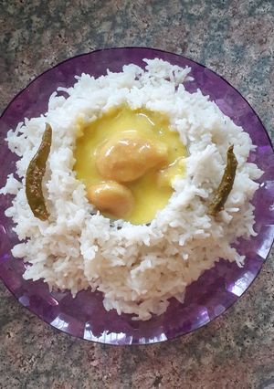 A picture of Pakoda kadhi.