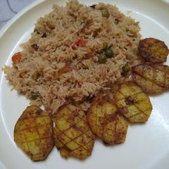 A picture of Mutter pulao and aloo fry.
