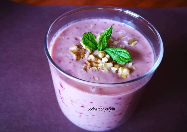 Smoothie morado de brevas y ciruelas