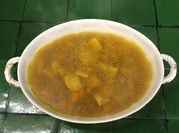 Una foto de sopa de ravioles