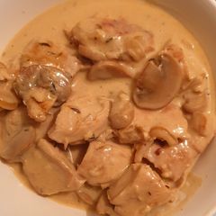 A picture of Chicken Chunks in Creamy Mushroom Sauce.