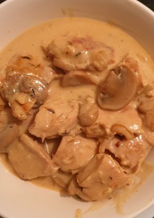 A picture of Chicken Chunks in Creamy Mushroom Sauce.