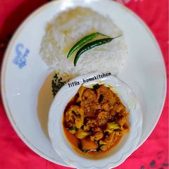 A picture of Phulkopi Dalna aka Cauliflower Curry.