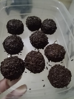 Una foto de Trufas fáciles de chocolate puro Valor