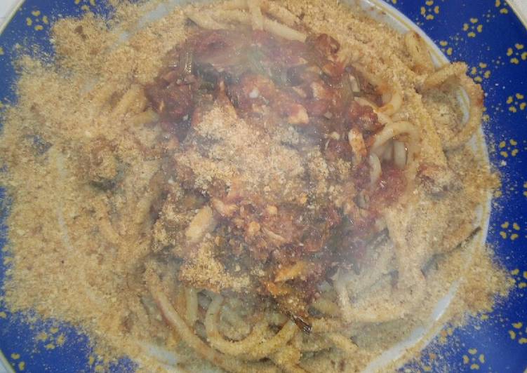 Bucatini con anciove, finocchietto e una spolverata di mollica