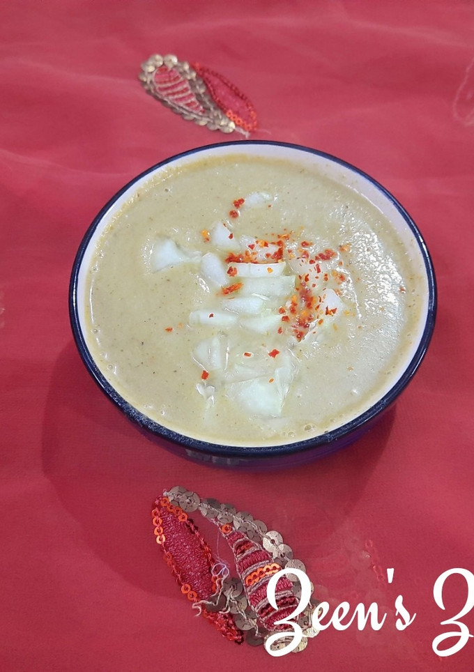 A picture of Cucumber and Lettuce Soup.
