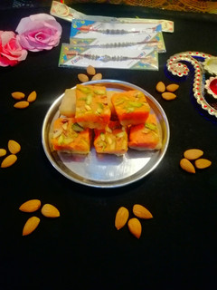 ड्राई फ्रूट बर्फी (dry fruit burfi recipe in Hindi) रेसिपी मुख्य फोटो
