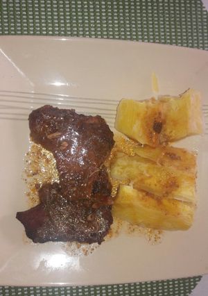 Una foto de Chuleta al horno con yuca