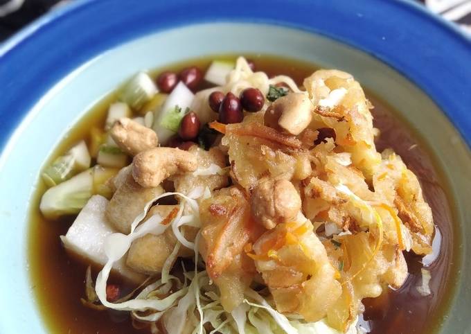 Tahu kupat tabur kacang & mede🍲