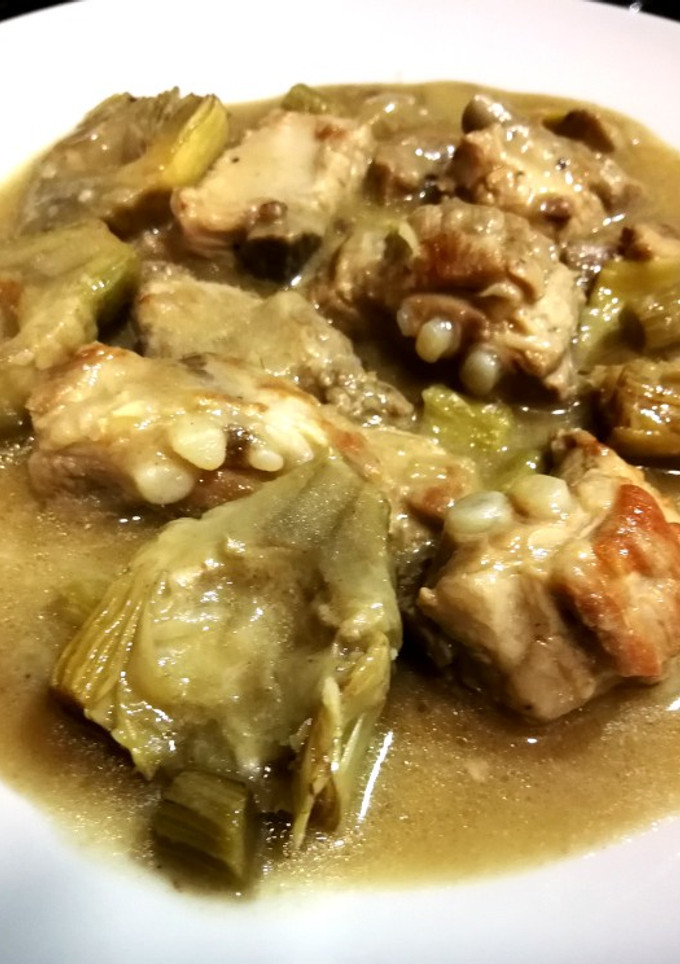 Una foto de Alcachofas con costillas de cerdo