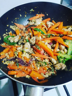 Una foto de Wok de verduras y pollo Súper EXPRESS!!!