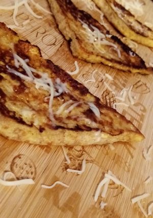 A picture of French Toast.