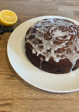 A picture of Lemon And Blueberry Cake.