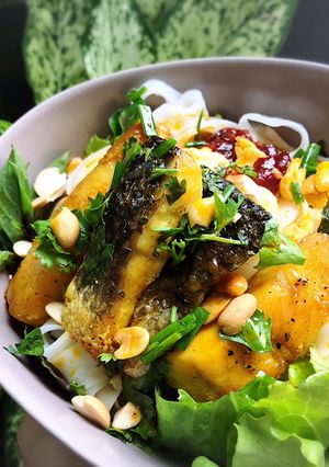 A picture of Quang-Style Noodles with Snakehead Fish (Mỳ Quảng Cá Lóc).