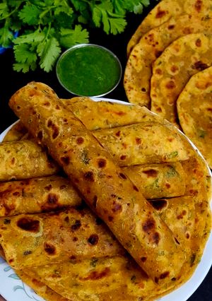 मसाला थेपला और हरी चटनी रेसिपी मुख्य फोटो
