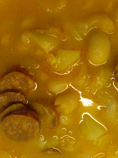 Una foto de Habichuelas con chorizo y verduras