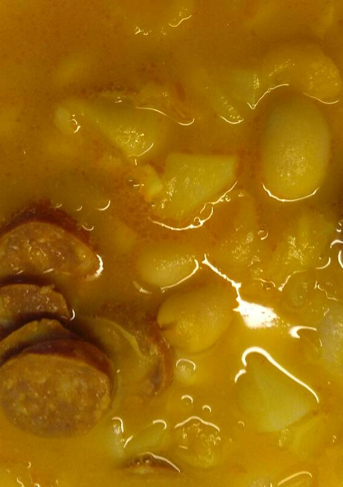 Una foto de Habichuelas con chorizo y verduras